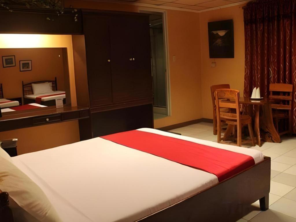 La Esperanza Hotel Kalibo Esterno foto