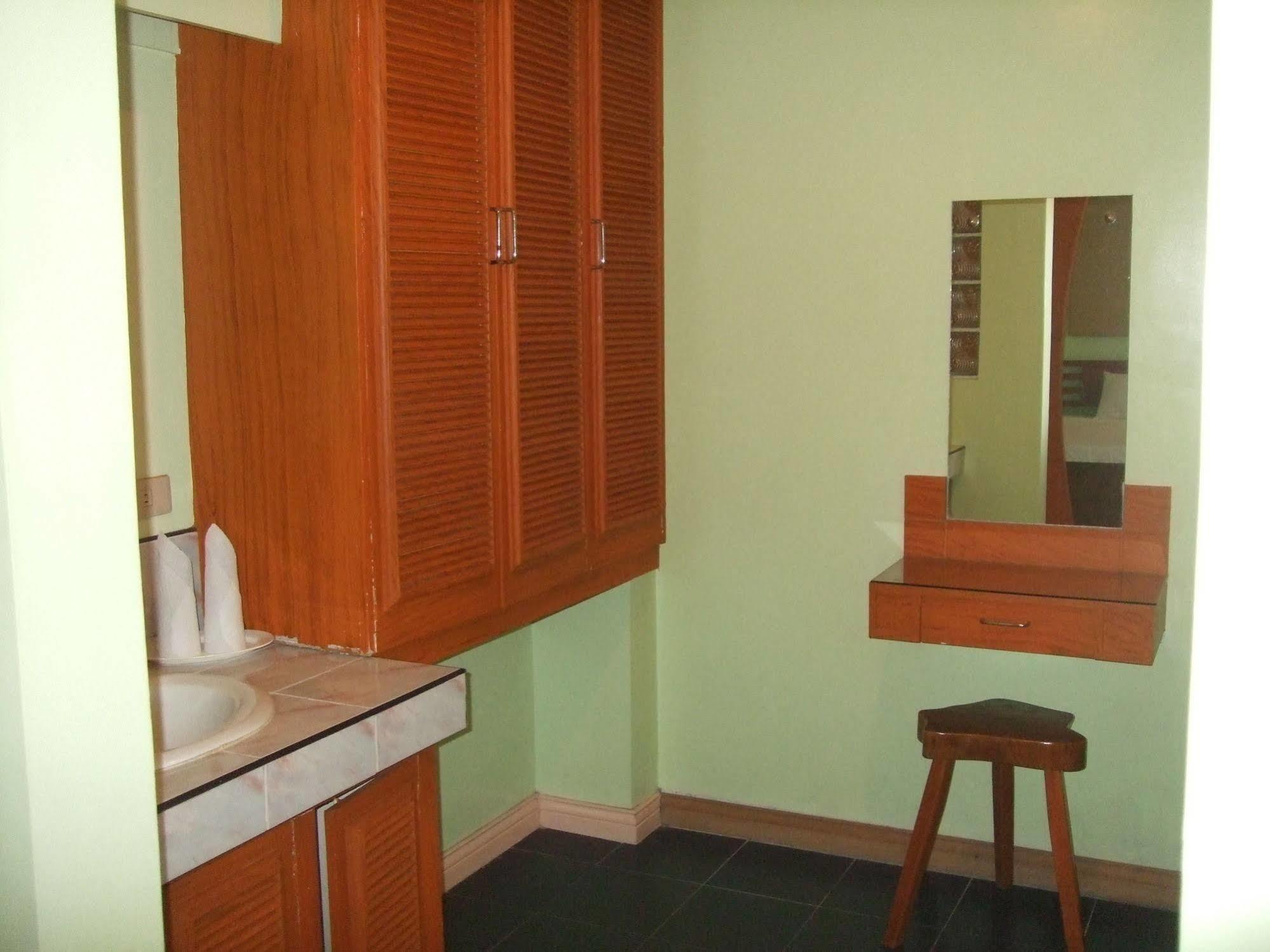 La Esperanza Hotel Kalibo Esterno foto