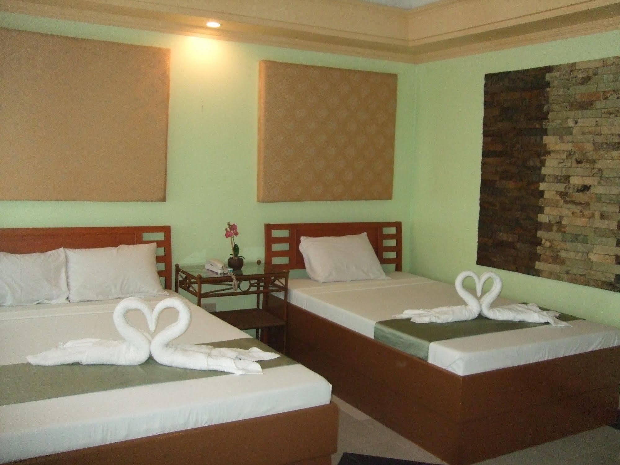 La Esperanza Hotel Kalibo Esterno foto