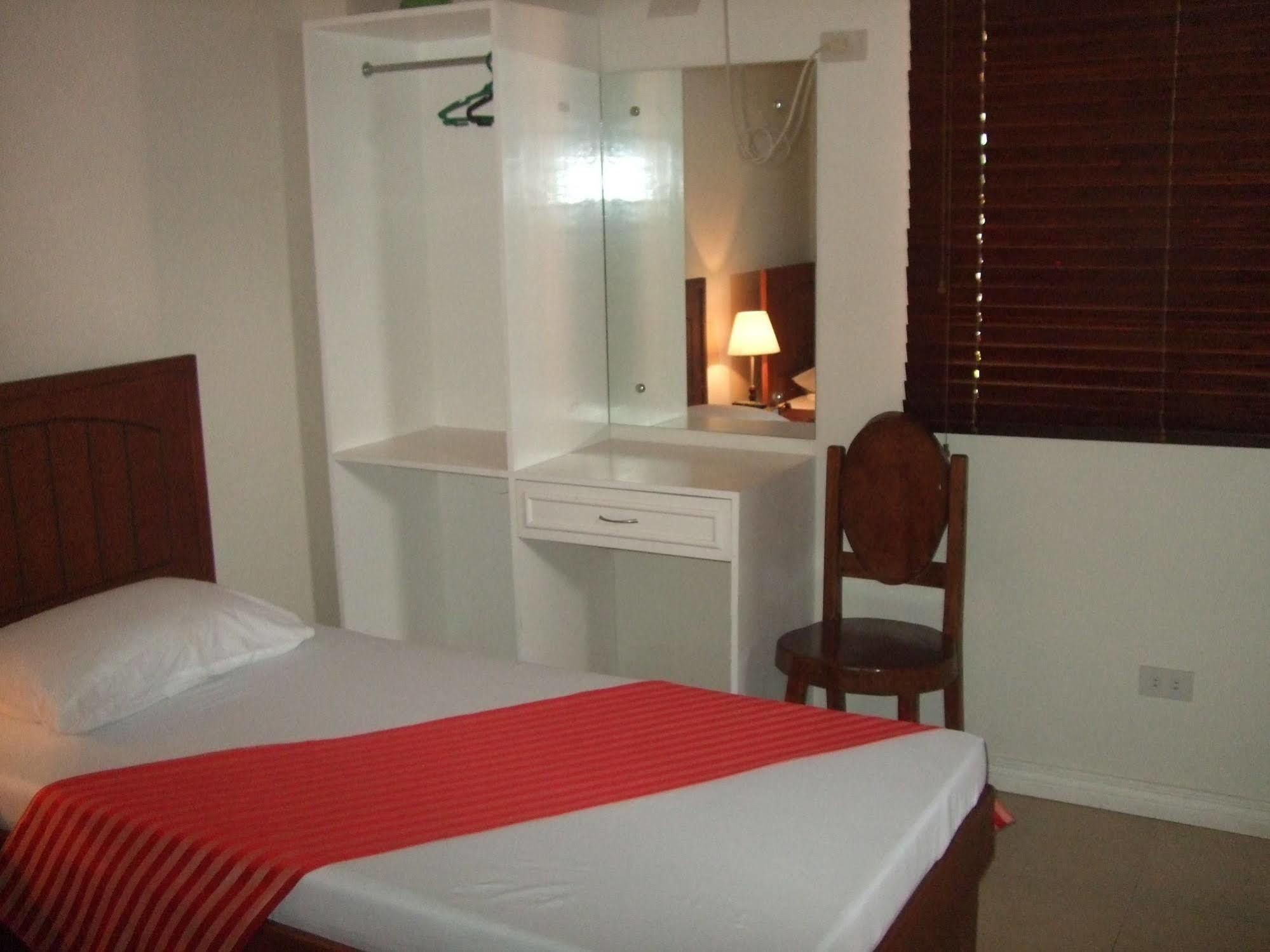 La Esperanza Hotel Kalibo Esterno foto